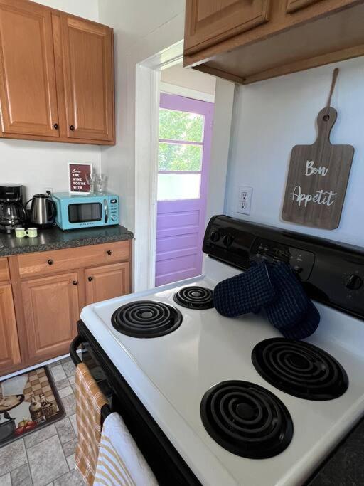 The Purple Door Apt In The Heart Of Radford City ภายนอก รูปภาพ